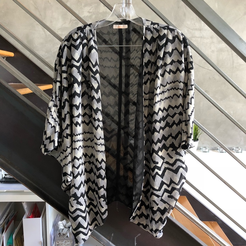 Kaityln tribal black & grey cardigan shawl size S